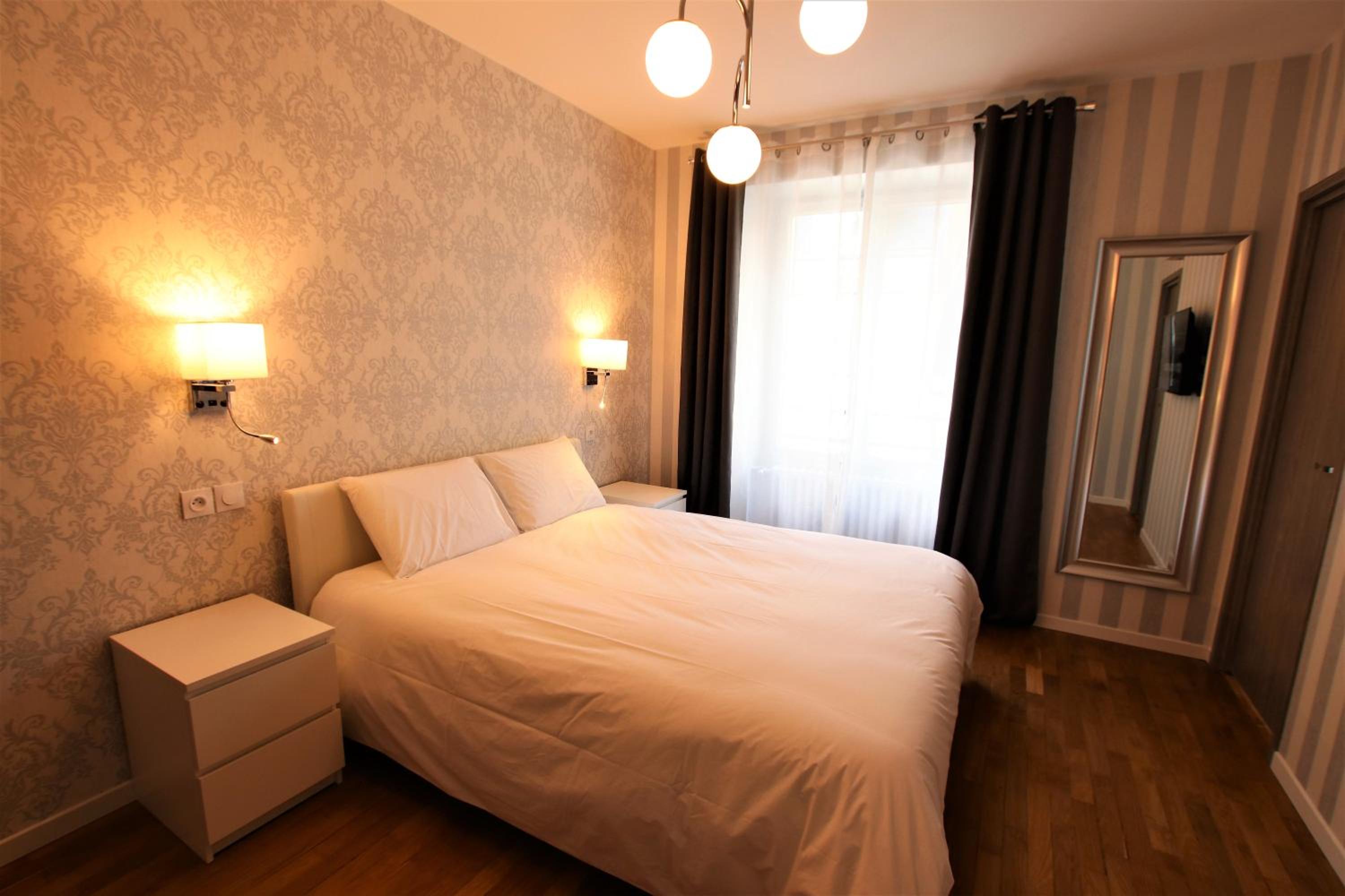 OXXOTEL en Valognes — hotel room