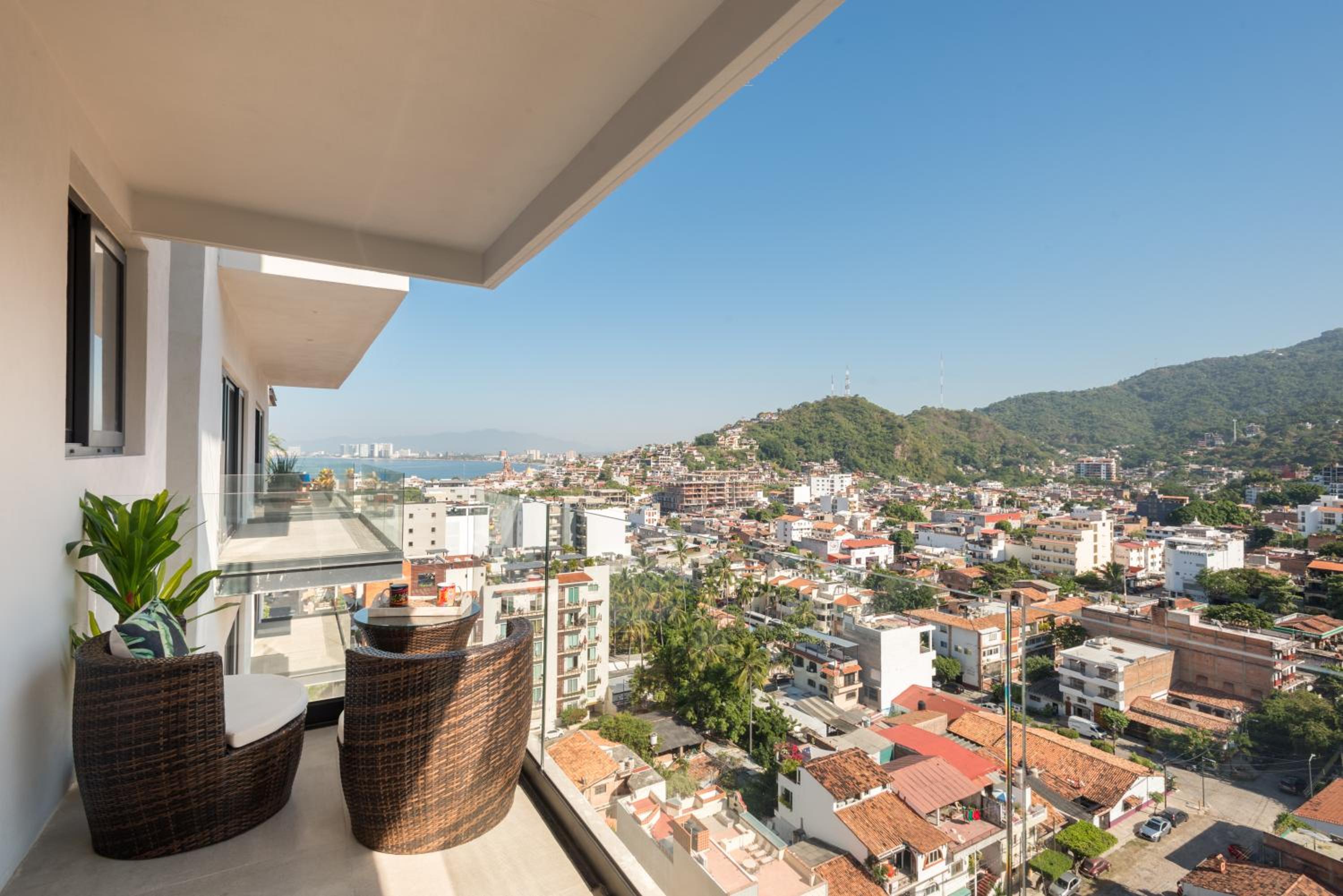 SailView412 Sail View Romantic Zone Rooftop Pool Ocean Views