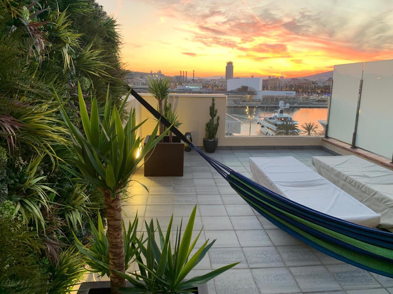 31 Nights Plus Luxury Aircon Beach Apartment Barcelona with Incredible Views photo 1