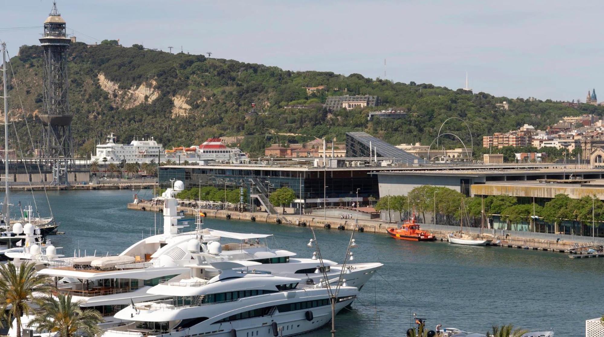 31 Nights Plus Luxury Aircon Beach Apartment Barcelona with Incredible Views photo 2