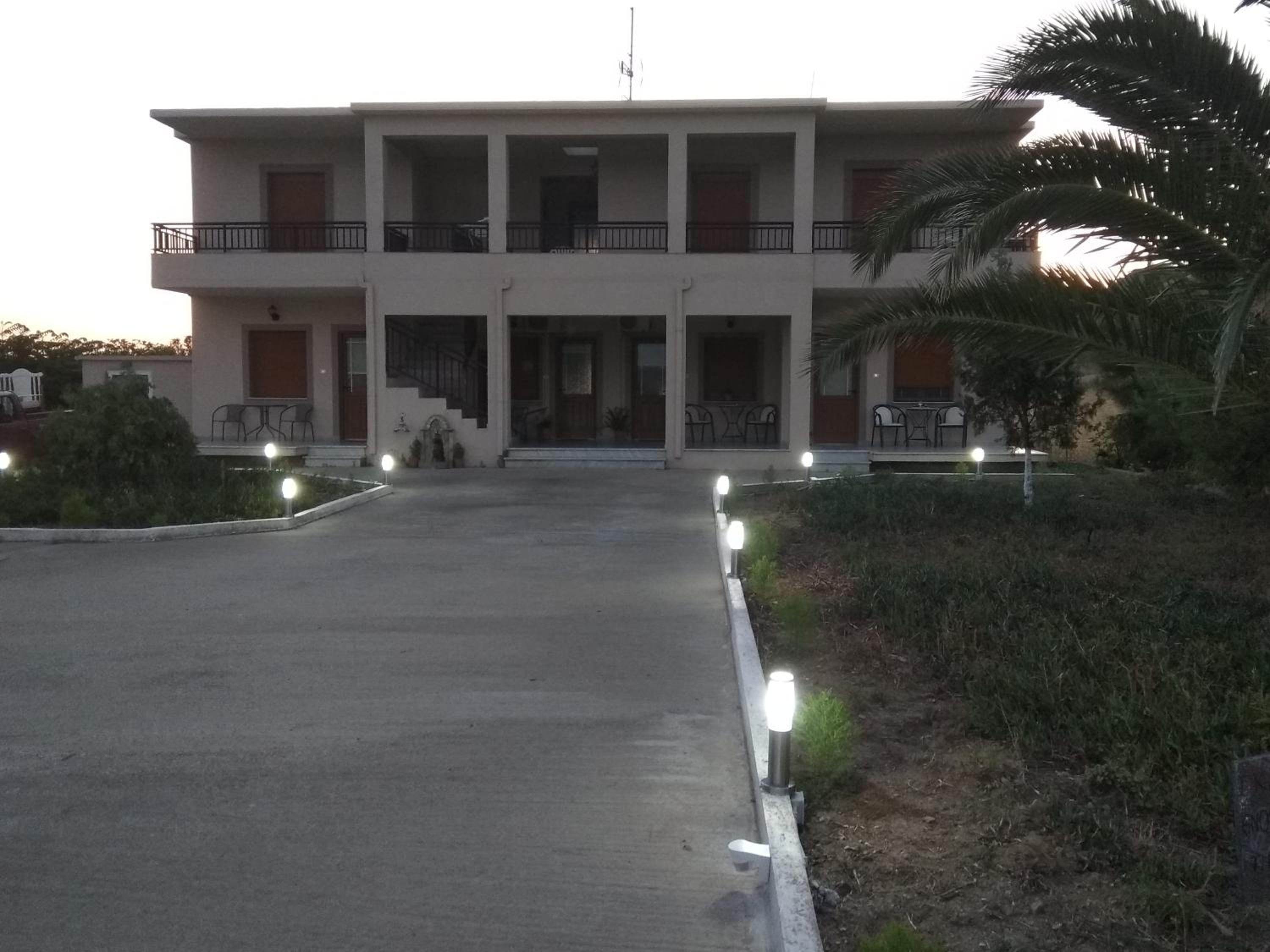 Vakis Apartments 2
