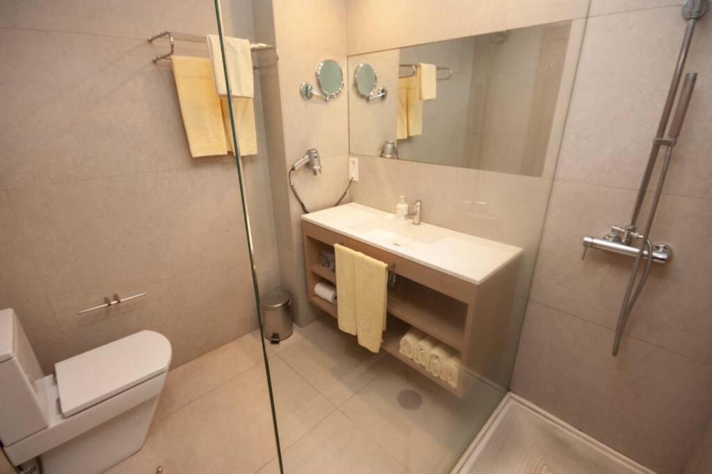 Superior 2 bedroom penthouse, almost on the beach. photo 4