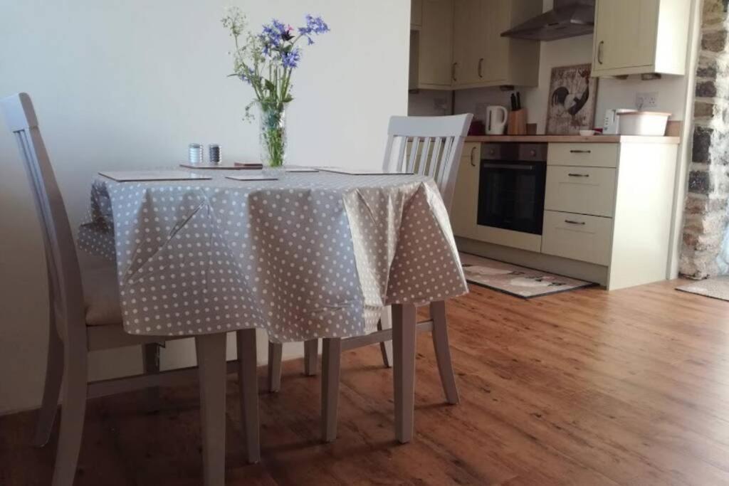 Farm accommodation - The Lizard Peninsula, Cornwall view 5