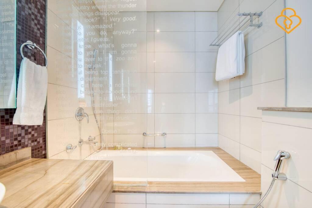 Keysplease 5* 2 B/R Apt, Damac Paramount Residence