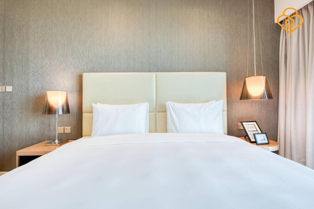 Keysplease 5* 2 B/R Apt, Damac Paramount Residence