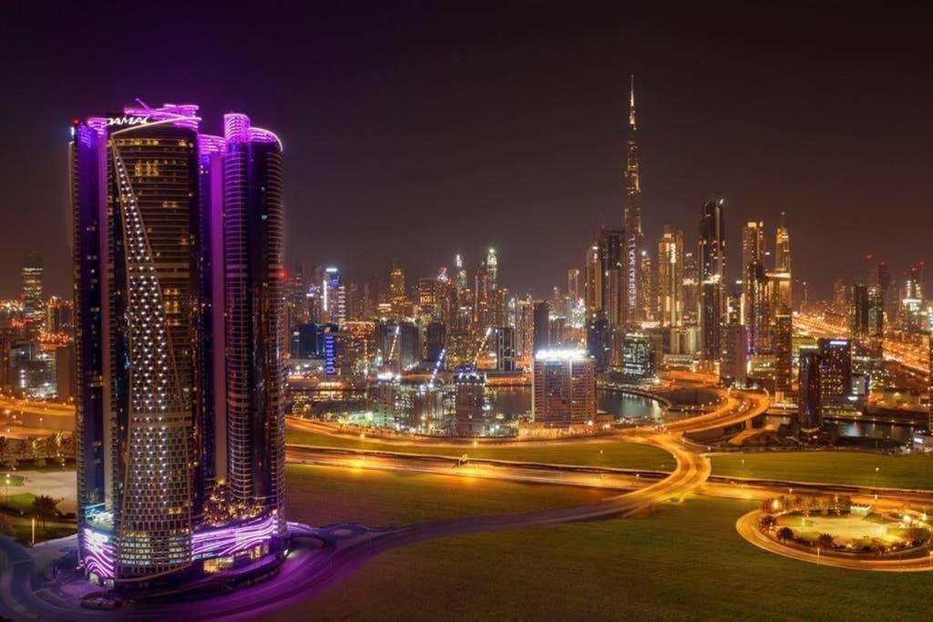 Keysplease 5* 2 B/R Apt, Damac Paramount Residence