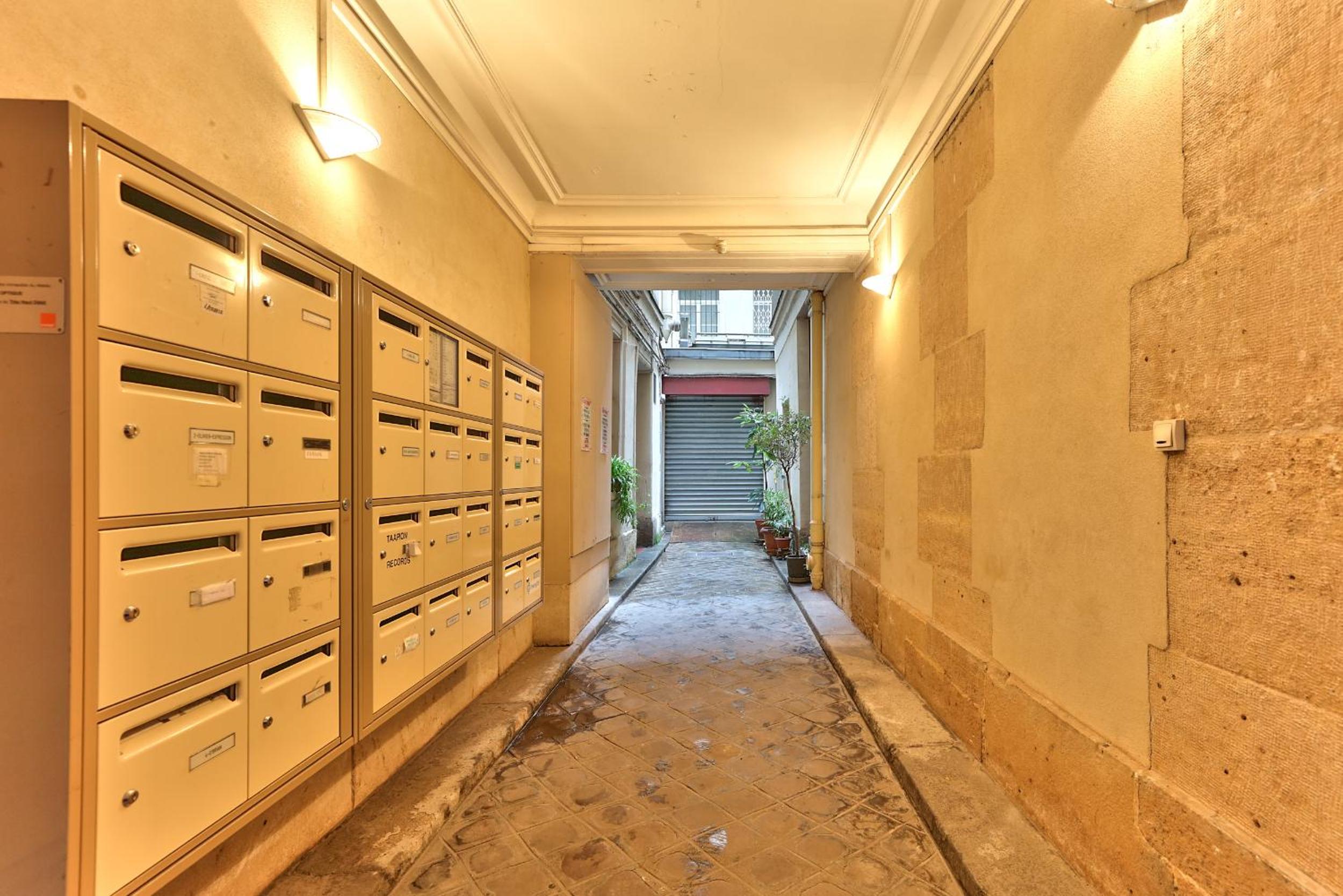 100 - Luxury 2 Bedroom - Beaubourg Marais