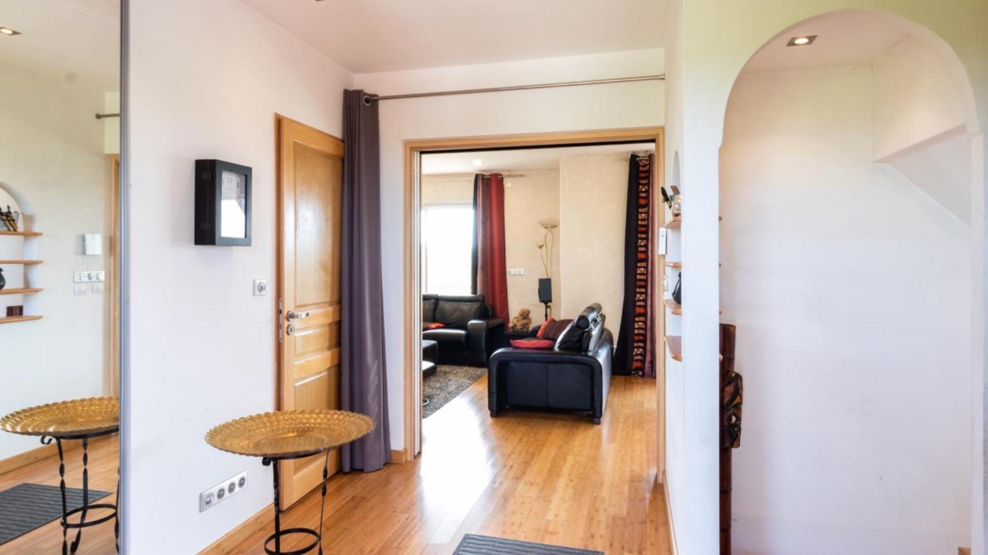 La Découverte, Jacuzzi, Sauna, et Terrasse avec vue sur lac à la campagne entre Toulouse et Auch view 3