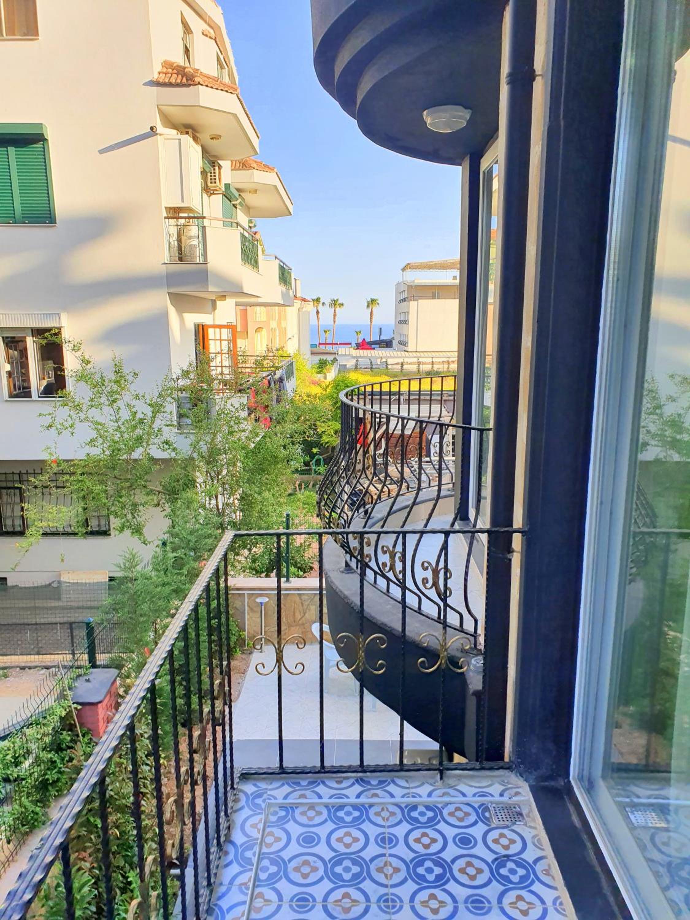 balcony