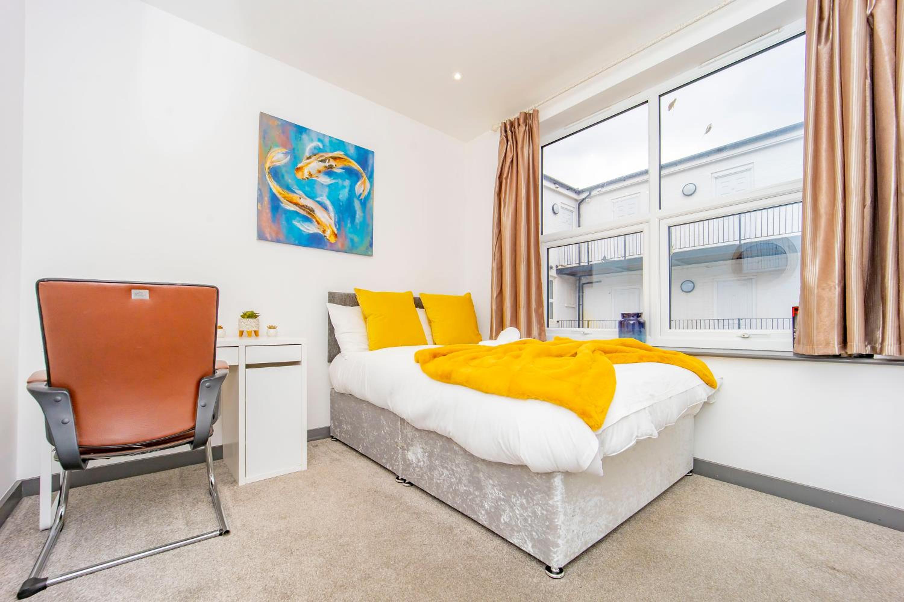 Modern 3 bed flat in quiet BRIGHTON location OM18
