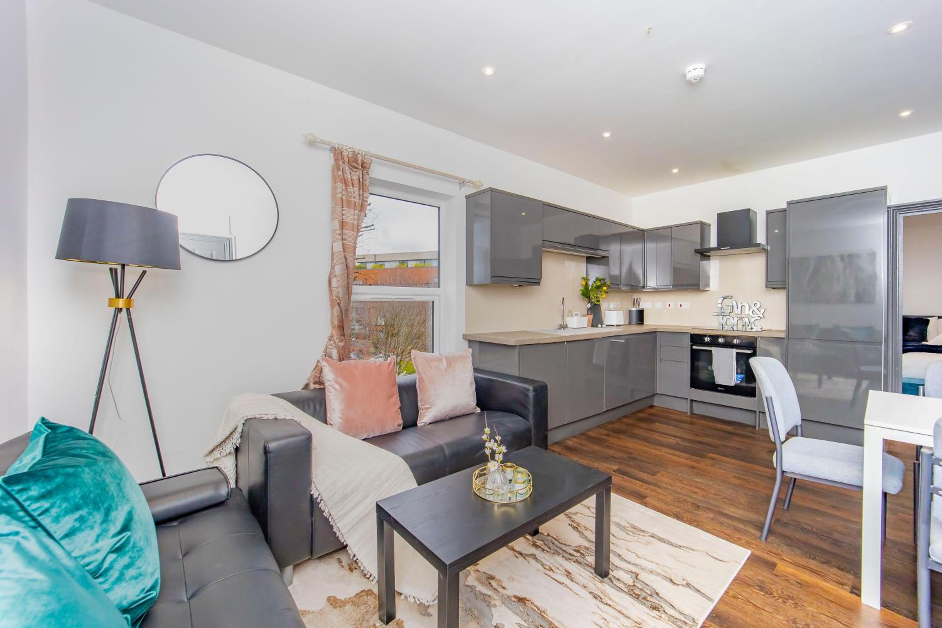 Modern 3 bed flat in quiet BRIGHTON location OM18