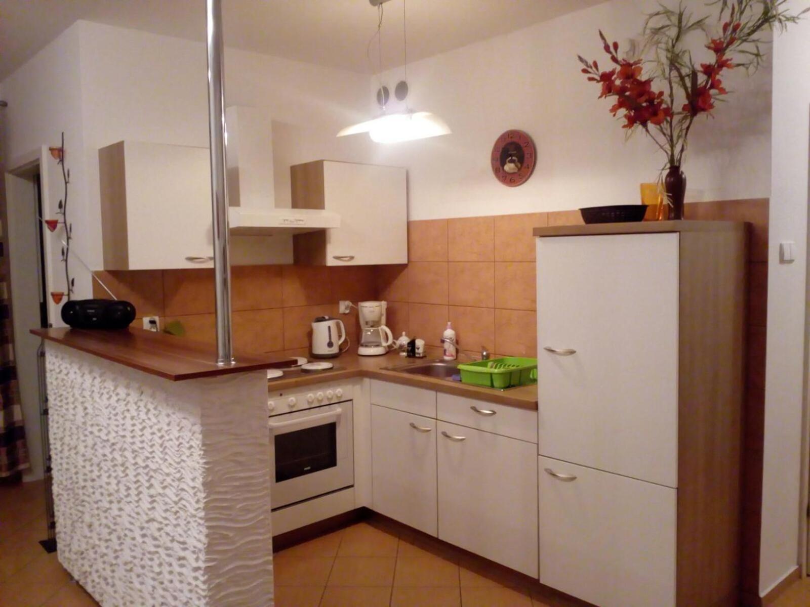 Apartament TOSIA mieści się w pobliżu Plaży Zachodniej 450 m. Do dyspozycji jest też mały ogródek z miejscem na wypicie porannej kawy. Na osiedlu sąsiadują view 2