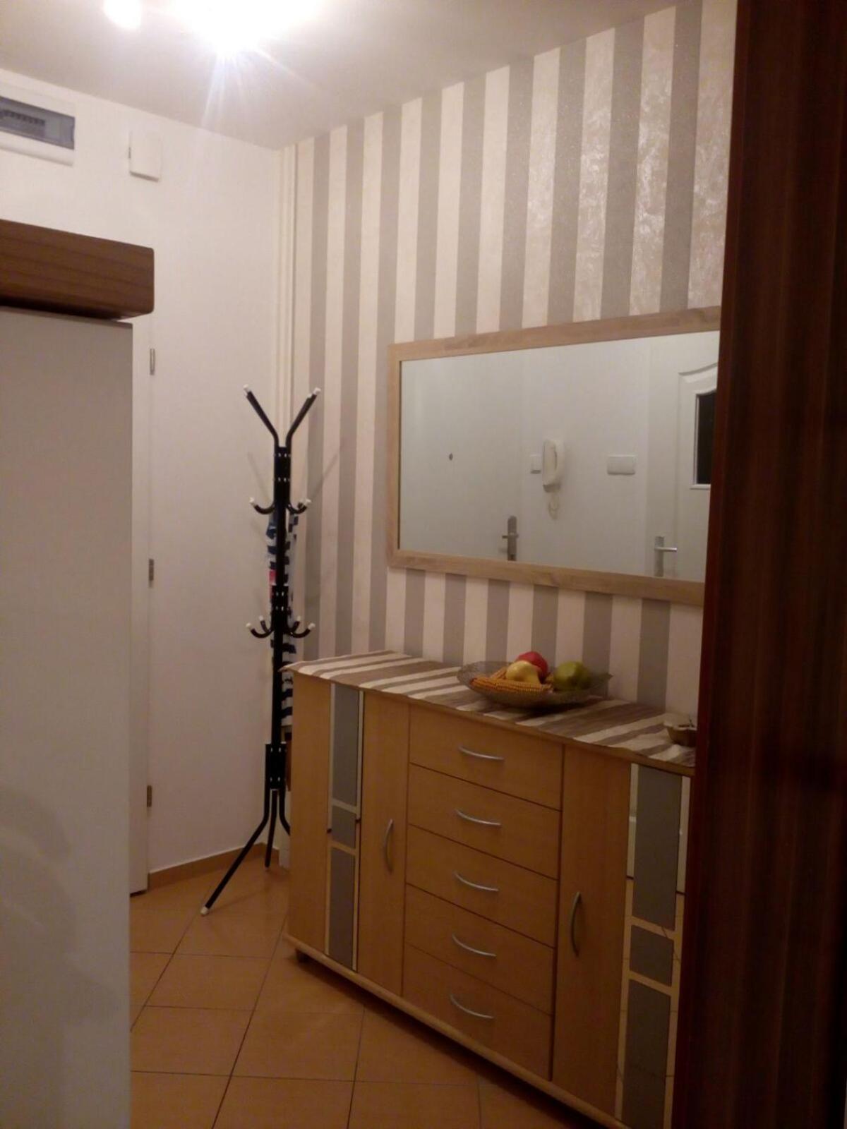 Apartament TOSIA mieści się w pobliżu Plaży Zachodniej 450 m. Do dyspozycji jest też mały ogródek z miejscem na wypicie porannej kawy. Na osiedlu sąsiadują