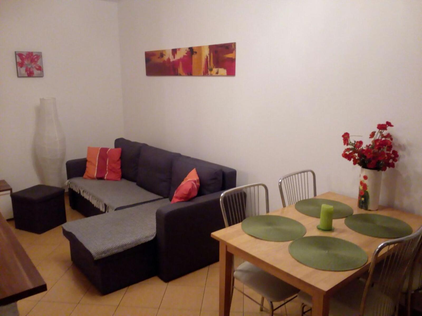Apartament TOSIA mieści się w pobliżu Plaży Zachodniej 450 m. Do dyspozycji jest też mały ogródek z miejscem na wypicie porannej kawy. Na osiedlu sąsiadują