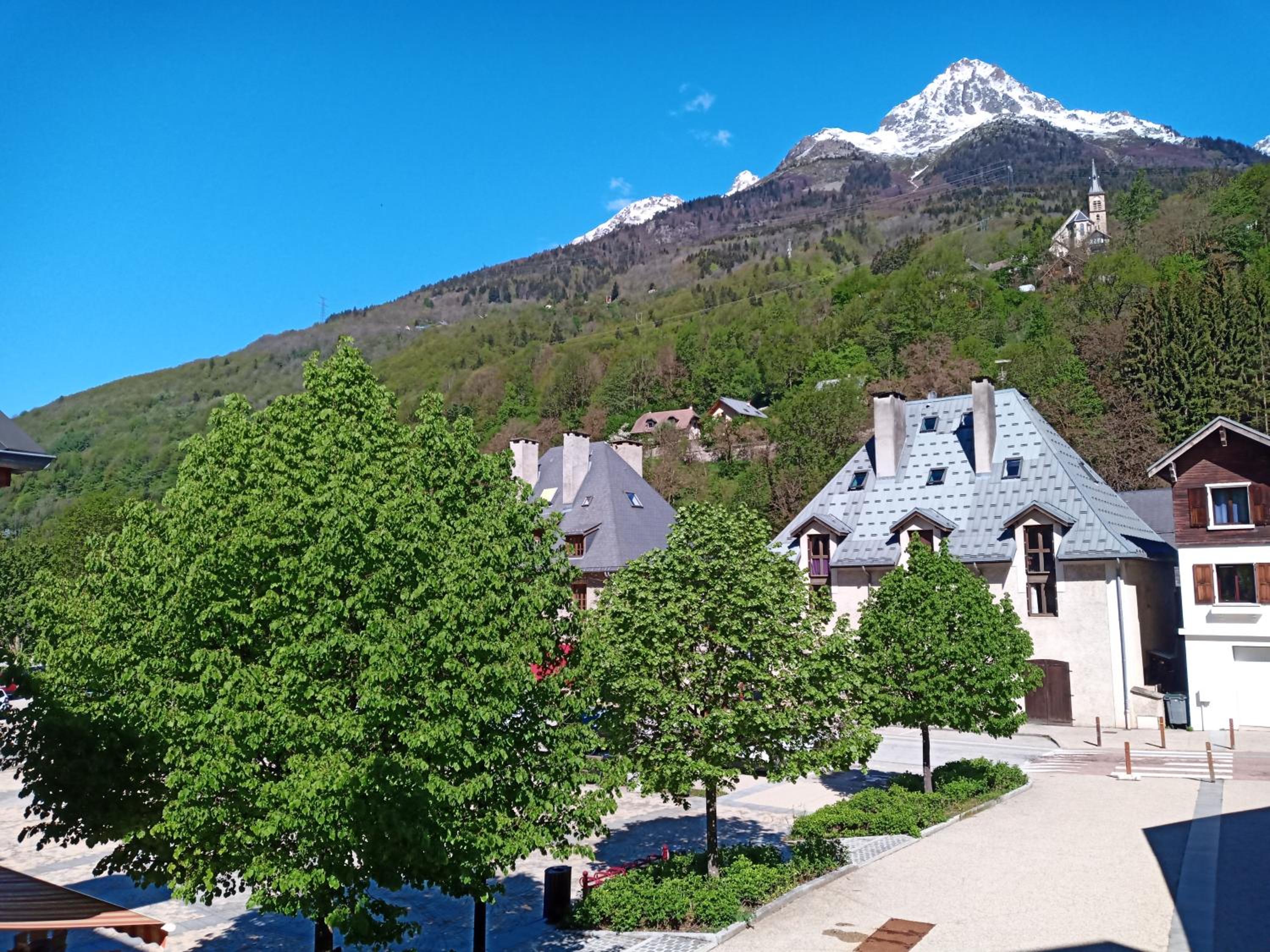 Apartment In Allemont view 3