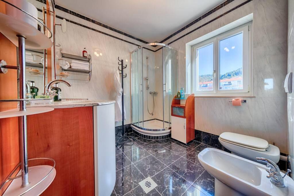 Seafront Apartment Duo
