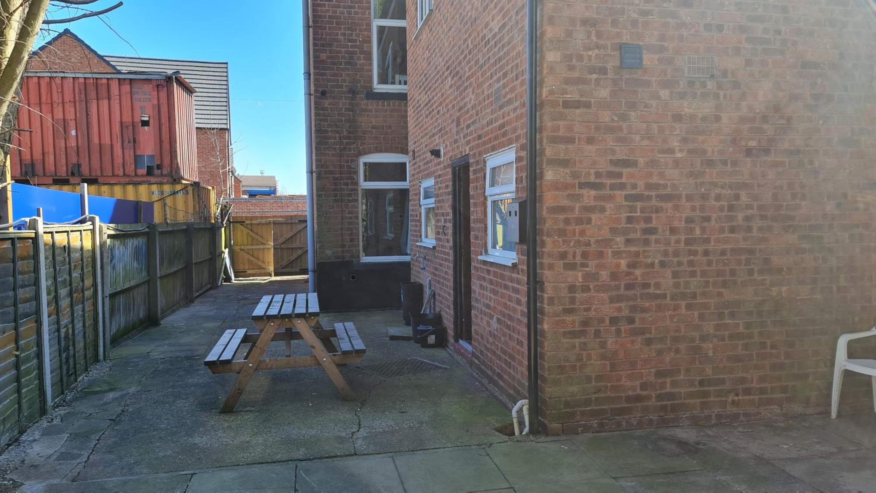 K Stunning 5 Bed Sleeps 8 Families Workers by Your Night Inn Group view 2