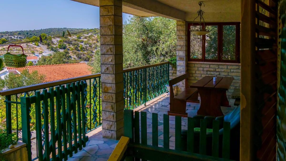 Fully renovated one bedroom apartment with a terrace - C view 3