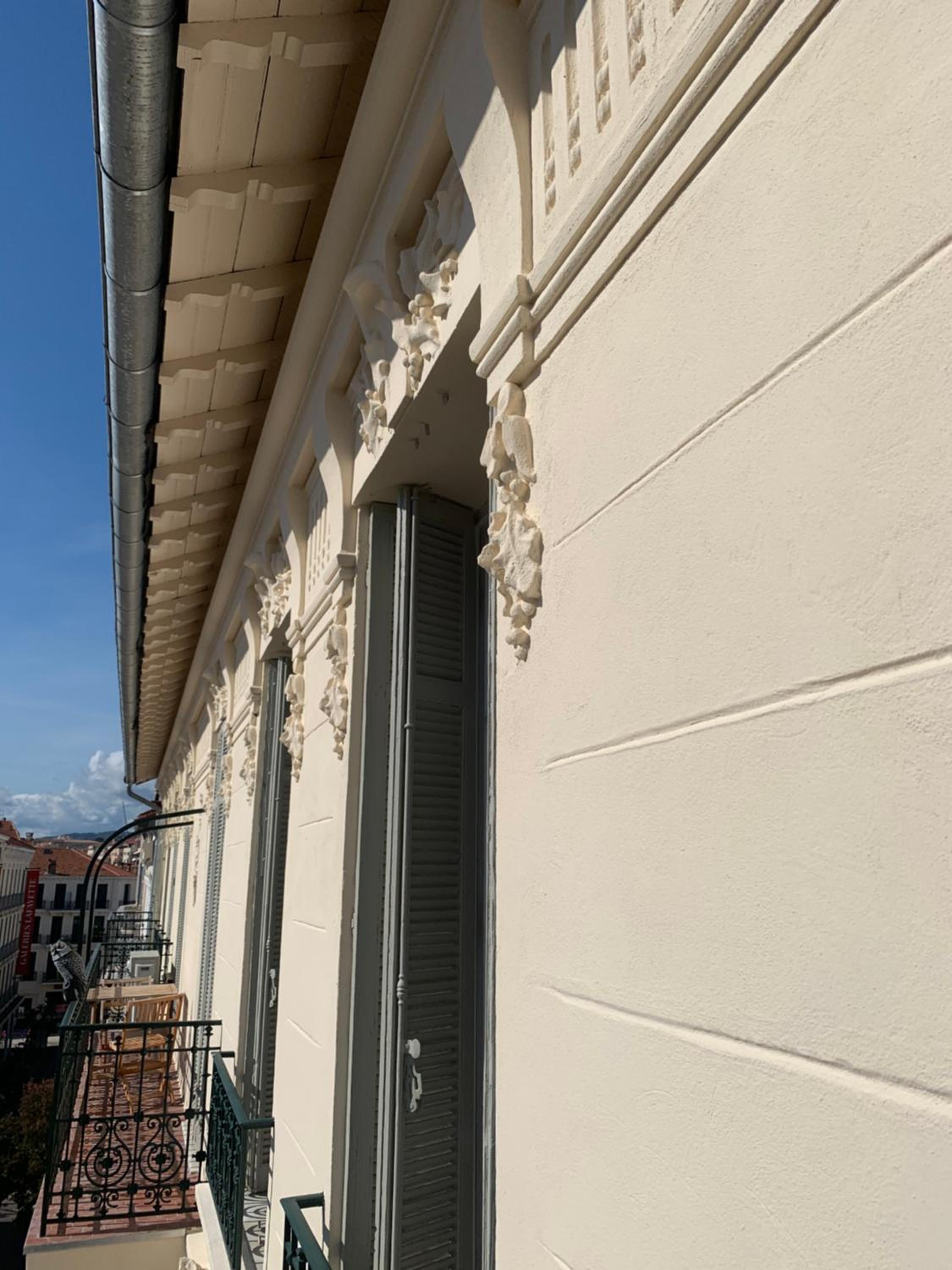 Superbe 3 pièces refait à neuf classé 4 étoiles avec ascenseur et balcon à pied de la plage et du palais des festivals