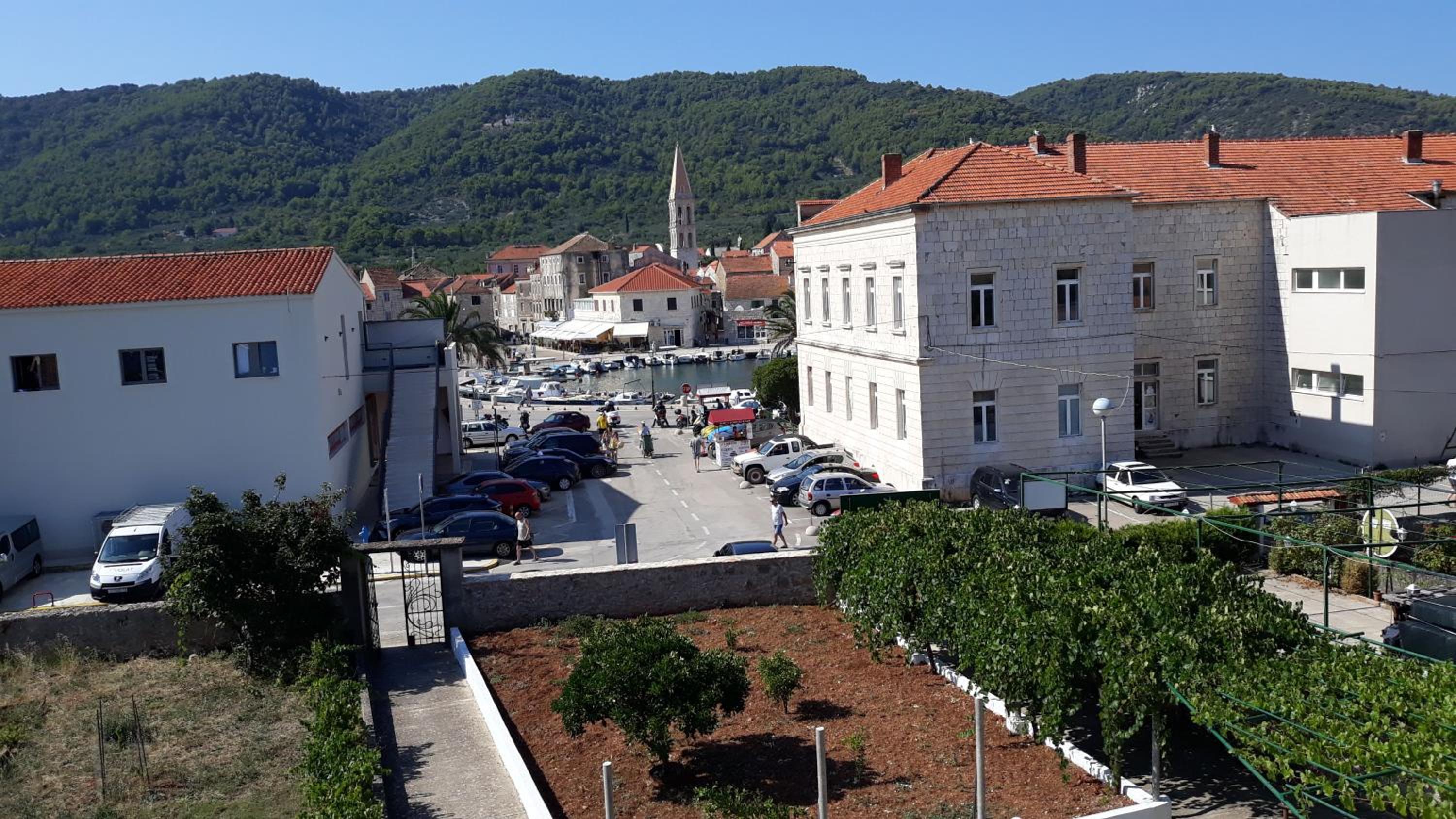 Apartman Tudor view 2