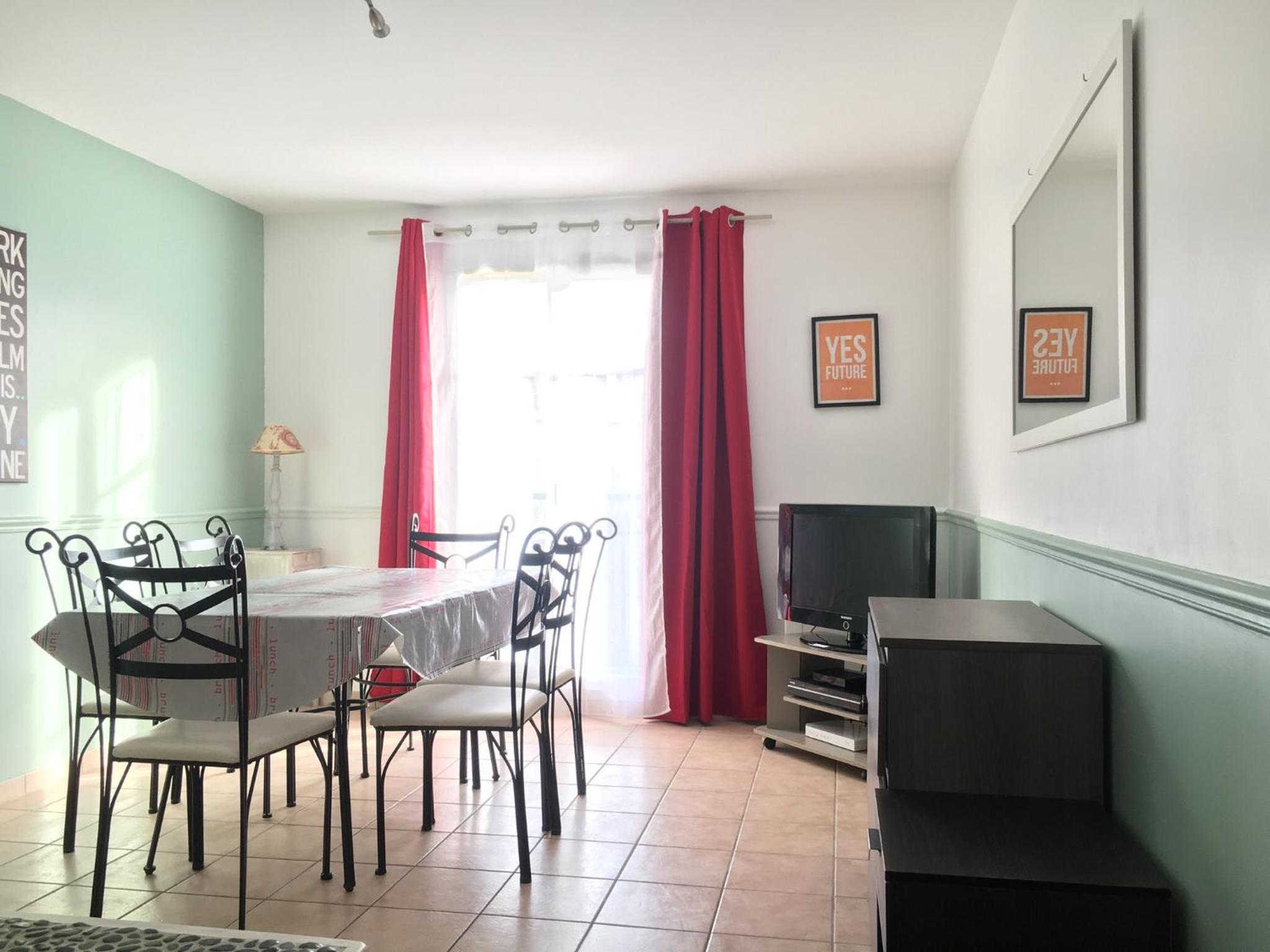 Disney, 8 p, comfortable 2 bedrooms family apartment, wifi, NETFLIX view 3