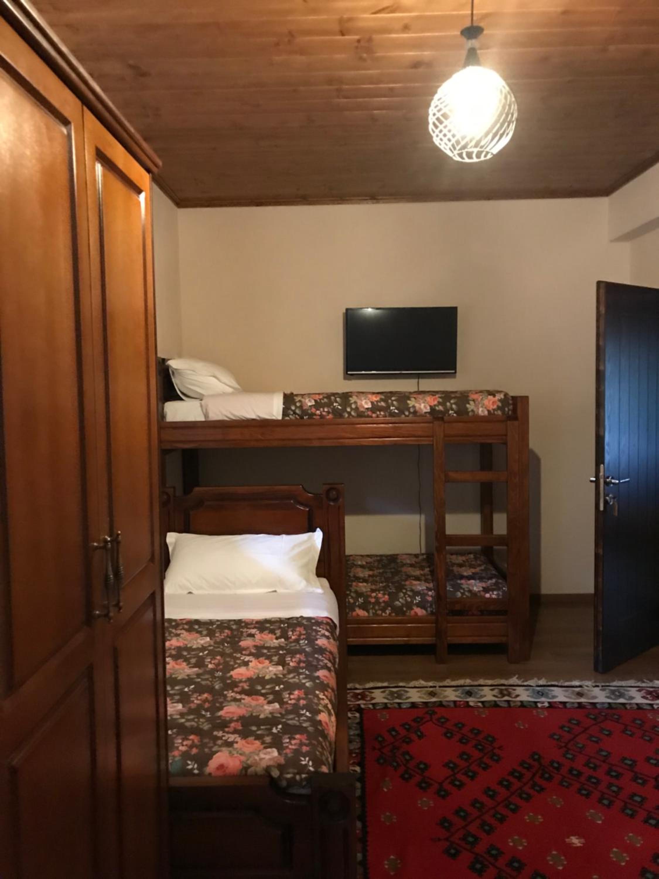 Bujtina Hadër Xhebro