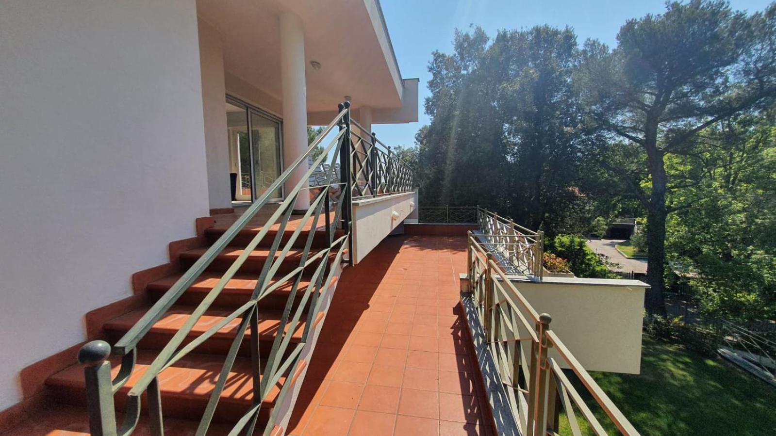 Appartamenti in villa con piscina view 5