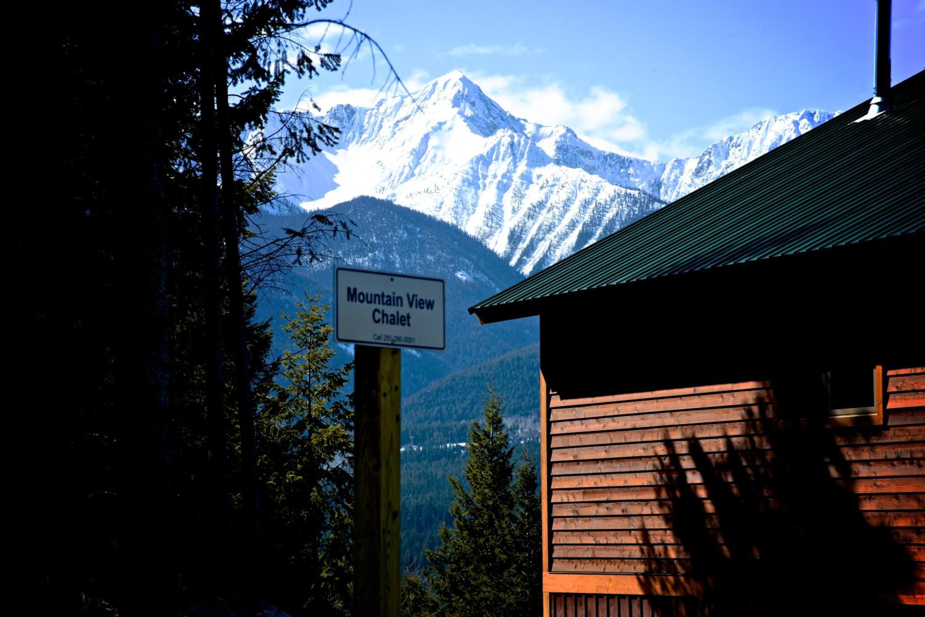 Golden Vacations - Cedar House Restaurant  Chalets - Property Image 37