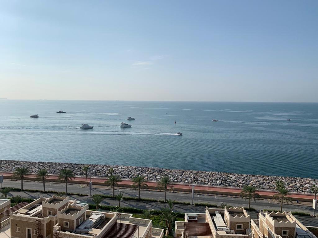 Balqis Residense Palm Jumeirah,Pool, Beach, Top floor, Full sea view, Restaurants
