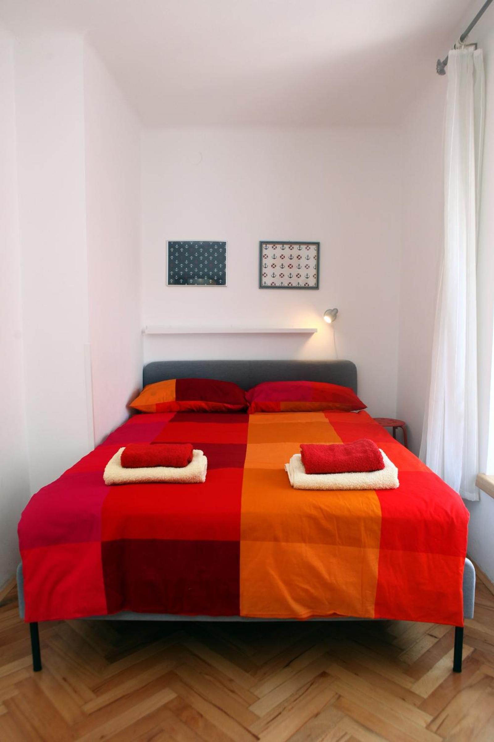 Spacious Piran Central Apartment for 5 Pax BG