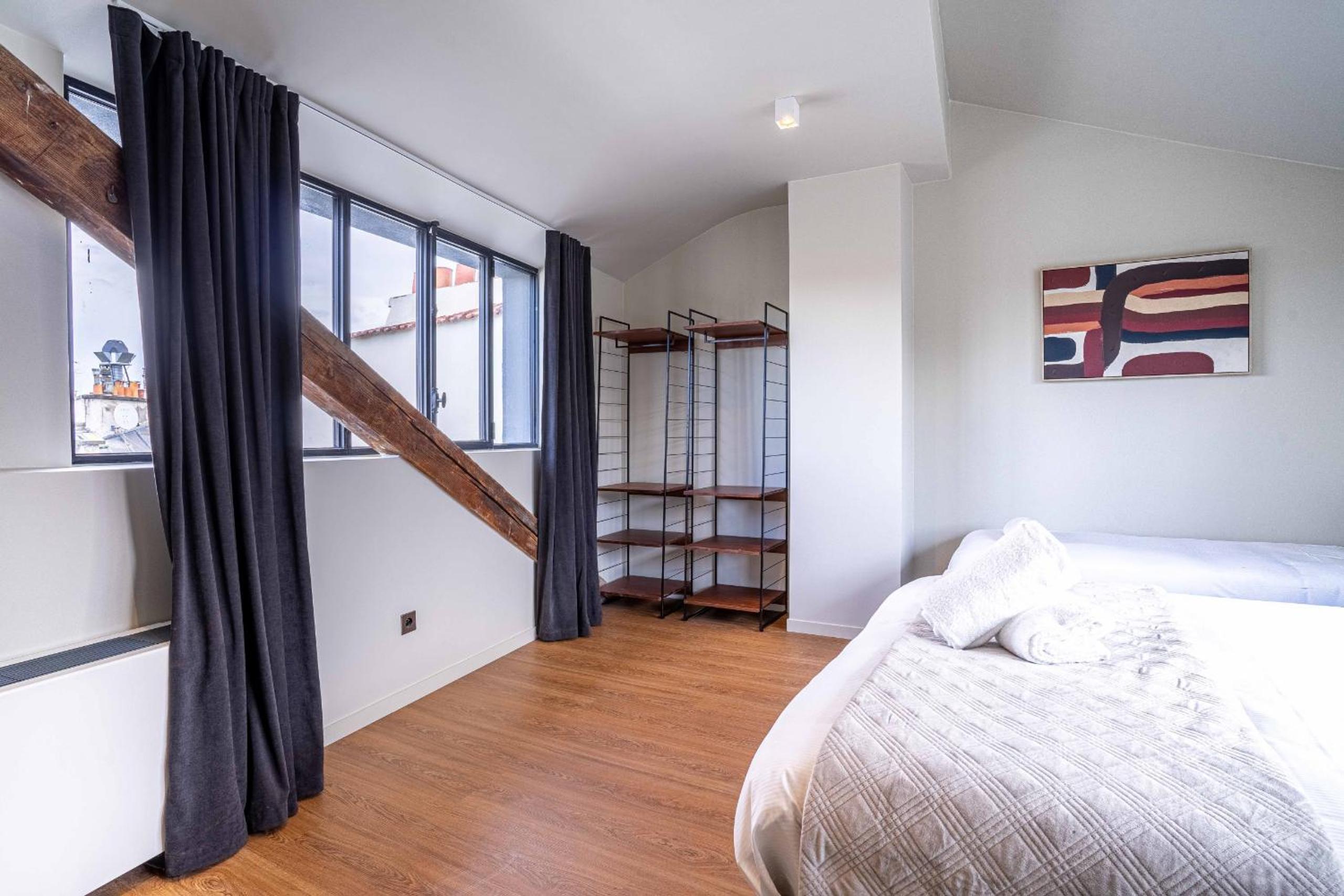 135 - Urban Five Star Apartment in Center of Paris