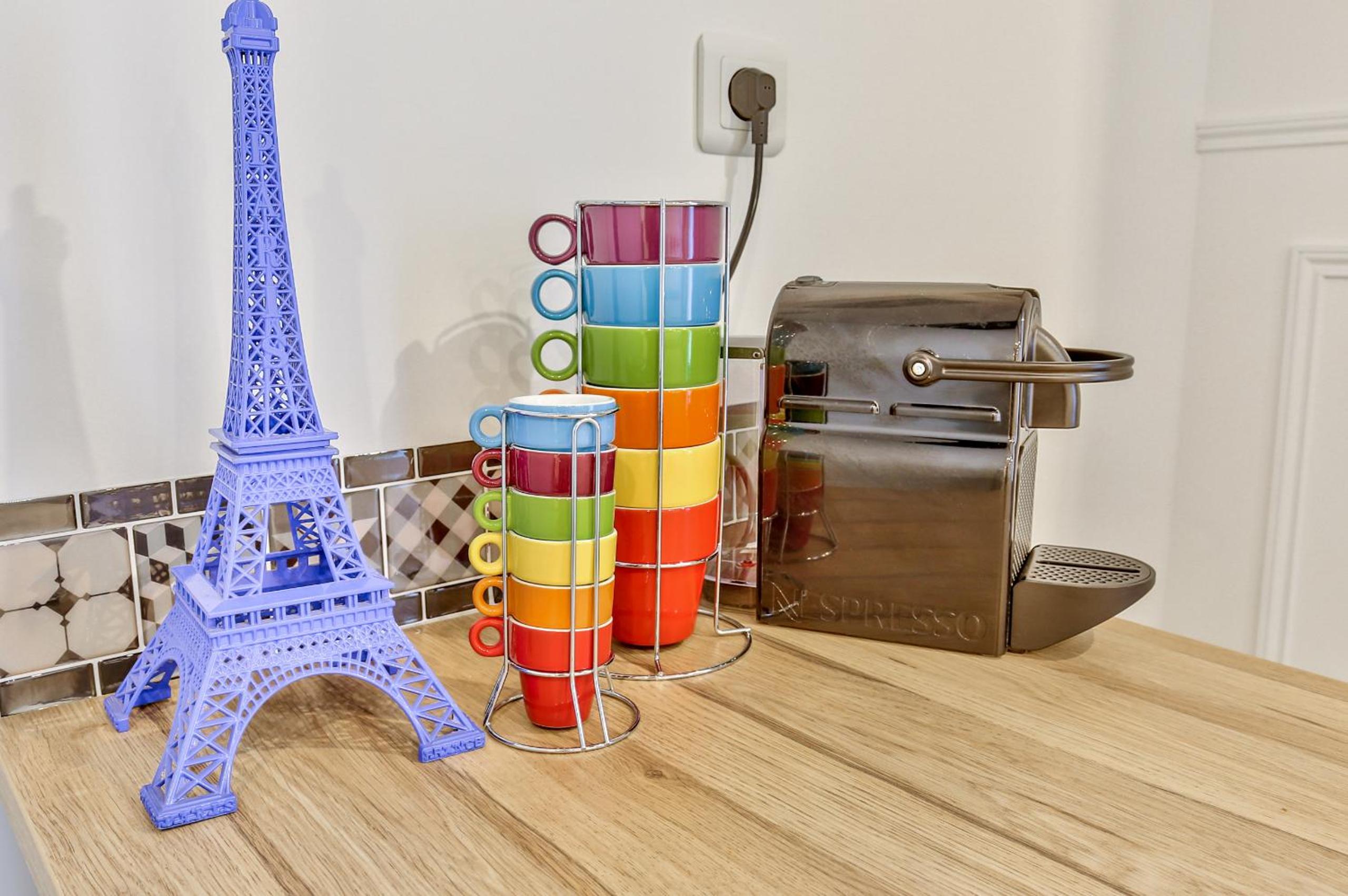 13 Luxury Flat eiffel design 2