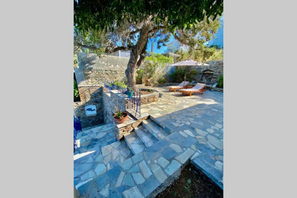 Stony Courtyard view 3