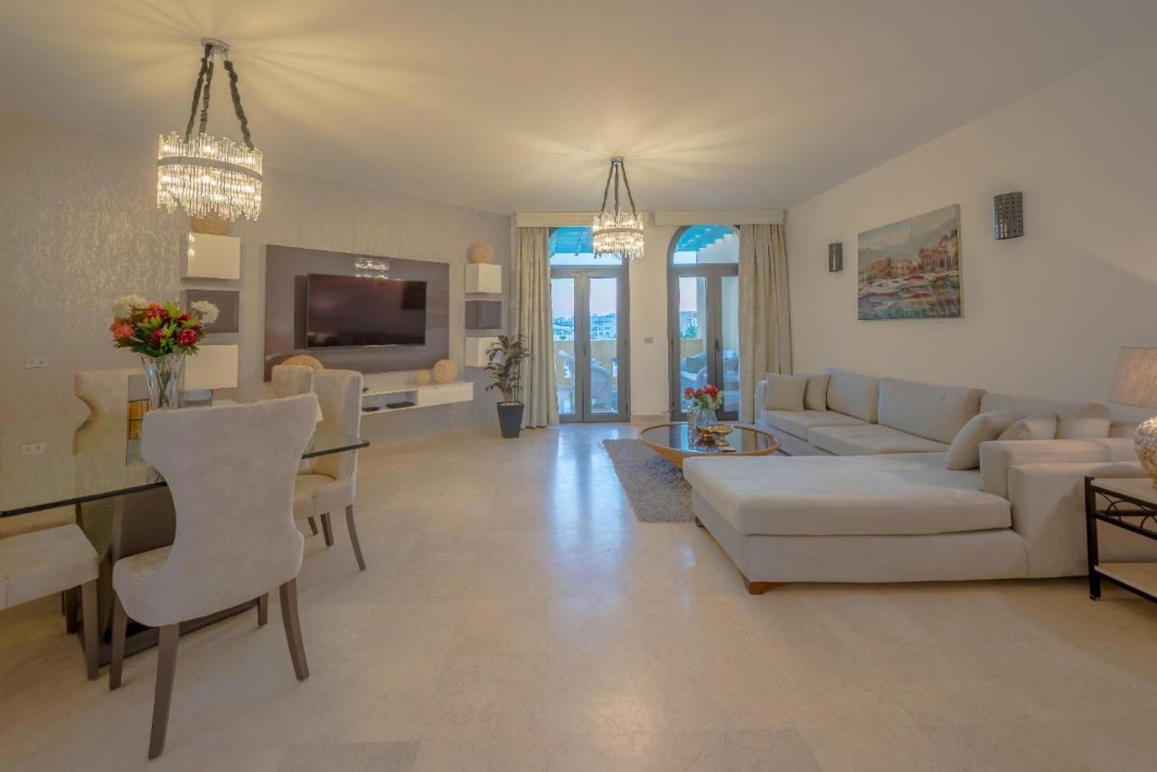 Heated Jacuzzi 2BR Apartment on Yacht view view 3