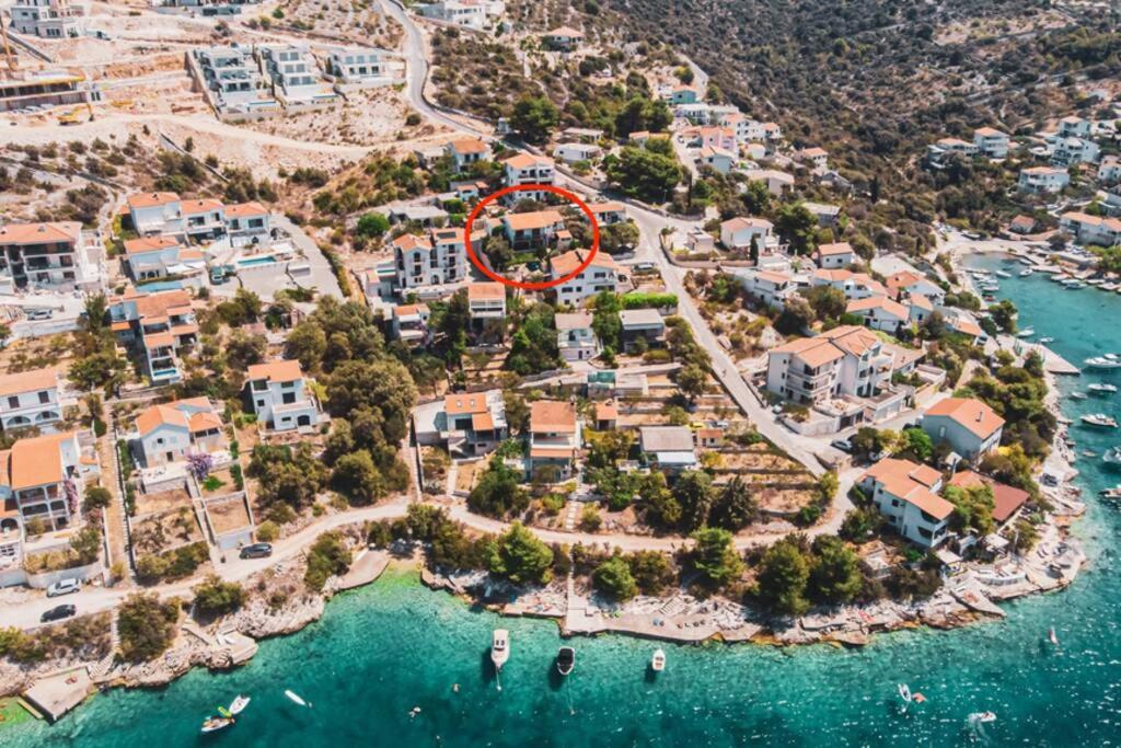 One bedroom apartment with terrace and seaview - B