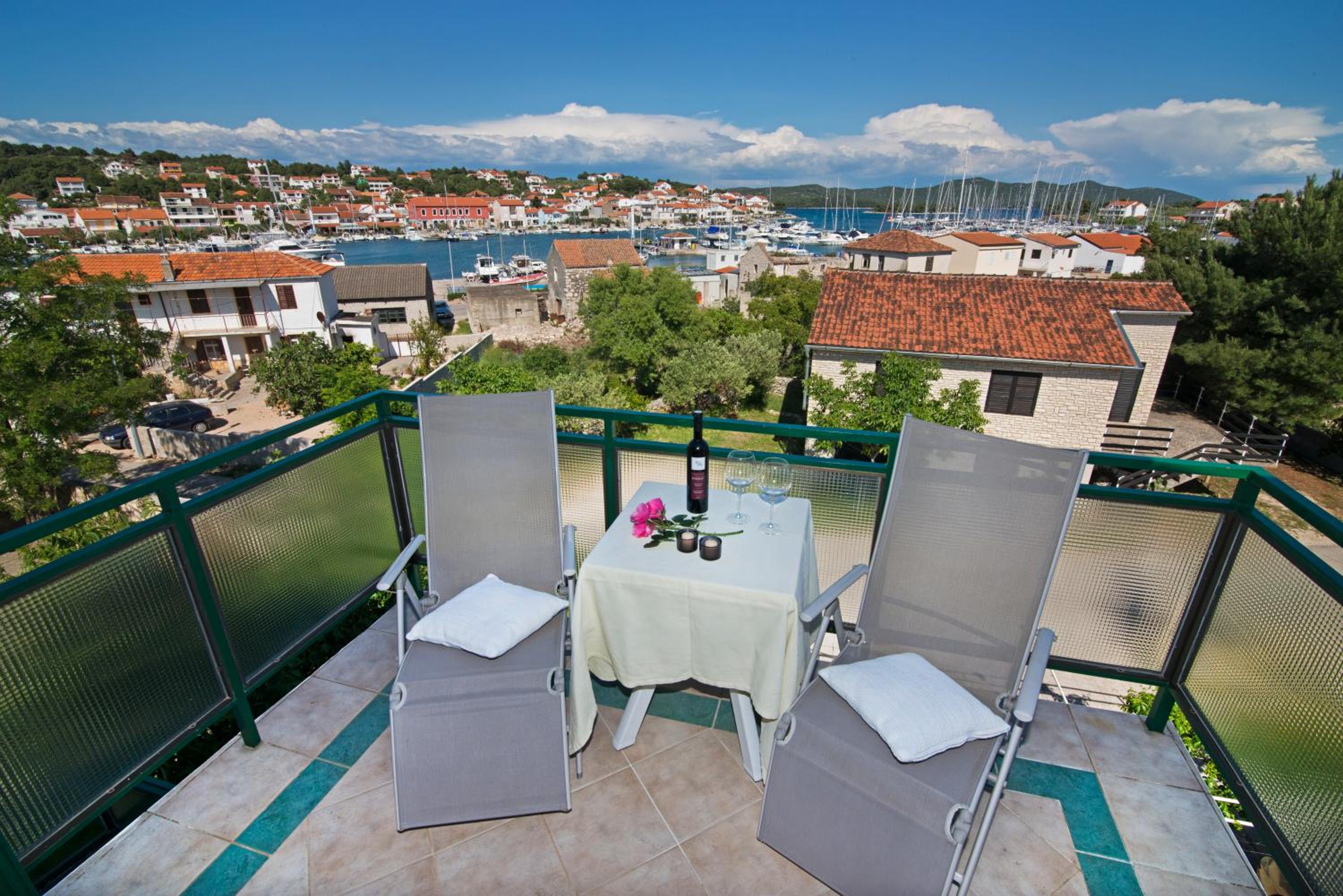 Apartmani i sobe Josica