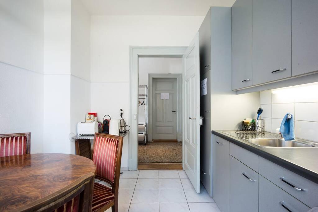 2 Zimmer in Jugendstilwohnung mit Garten (1-6 P.)