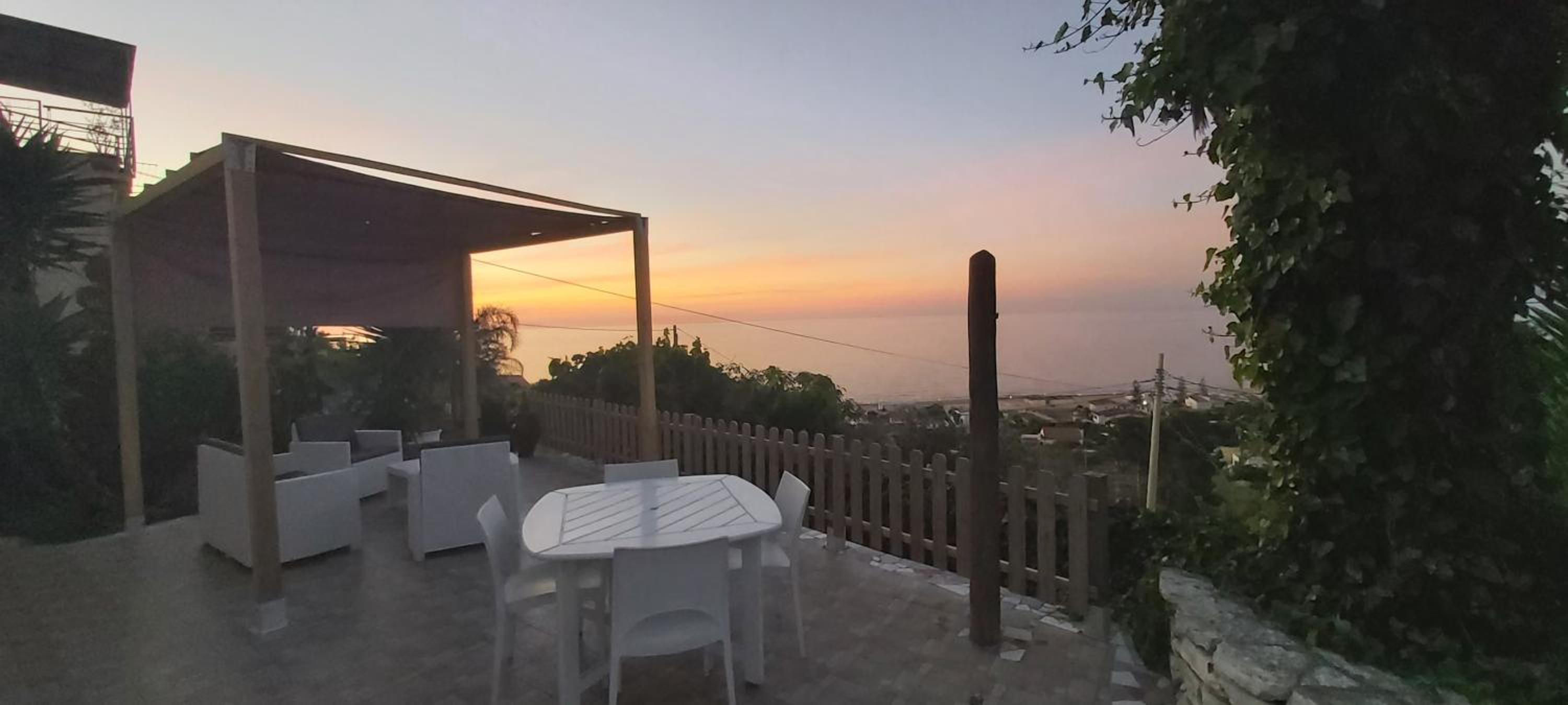 Villa Anna, con patio vista mare view 2