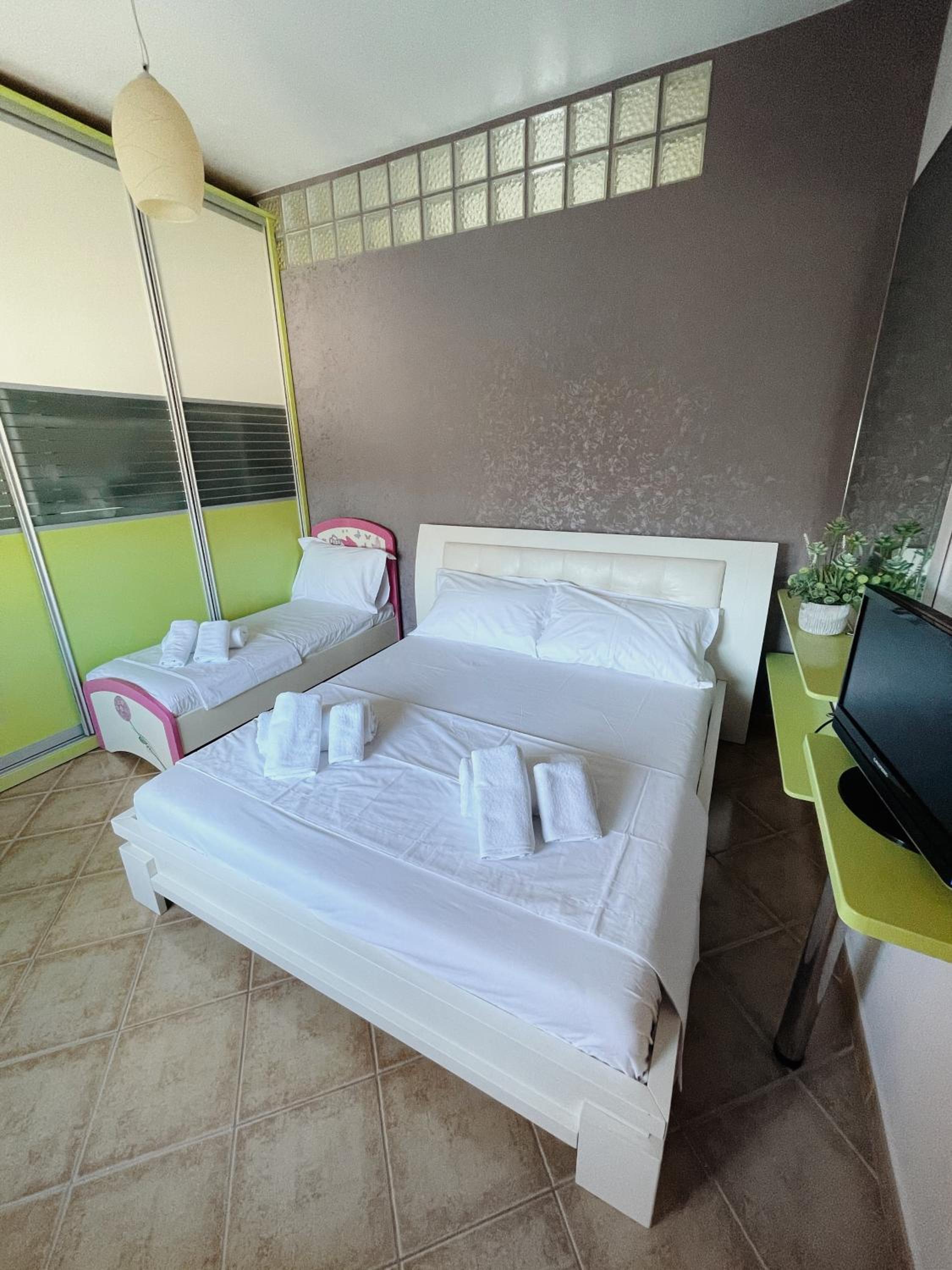 SunKissed Centre Apartment photo 5