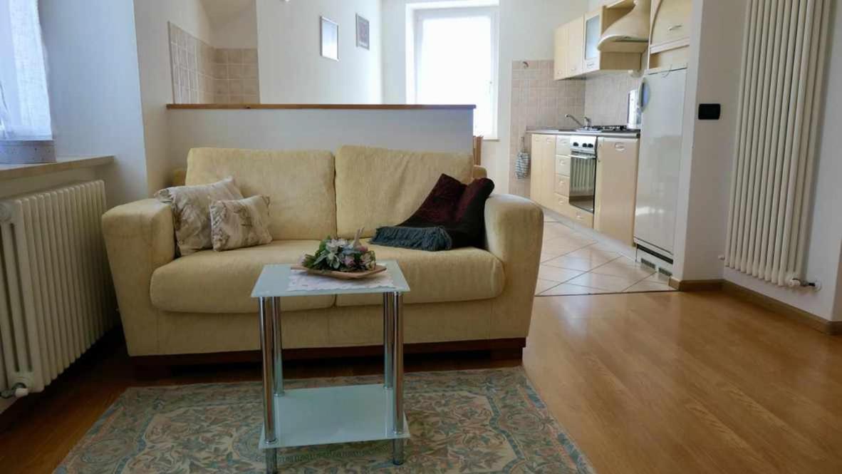 Casa Lucia vista piazzetta Tressilla Ospitar view 2