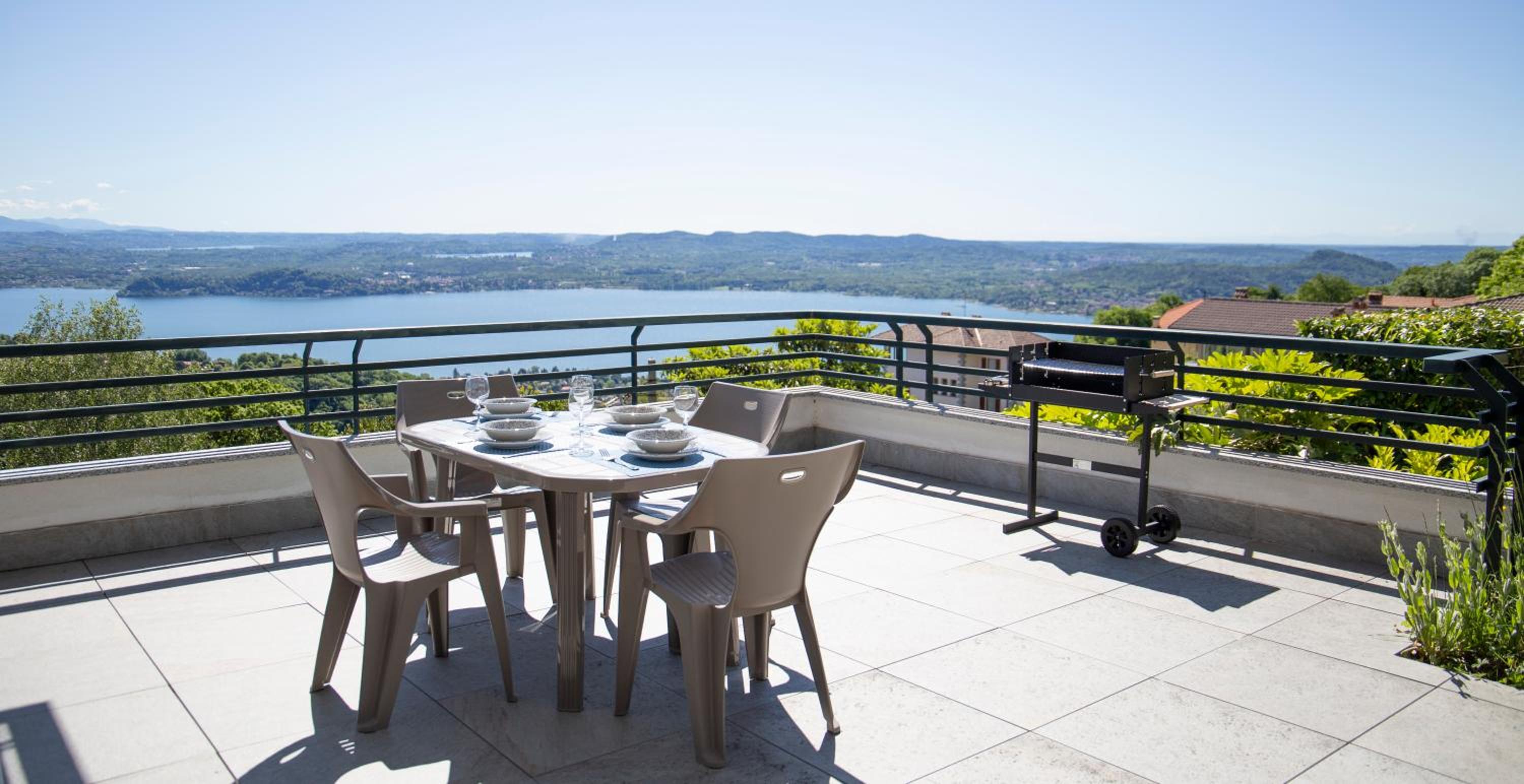 PANORAMA - Apartment with terrace overlooking the Lake view 3