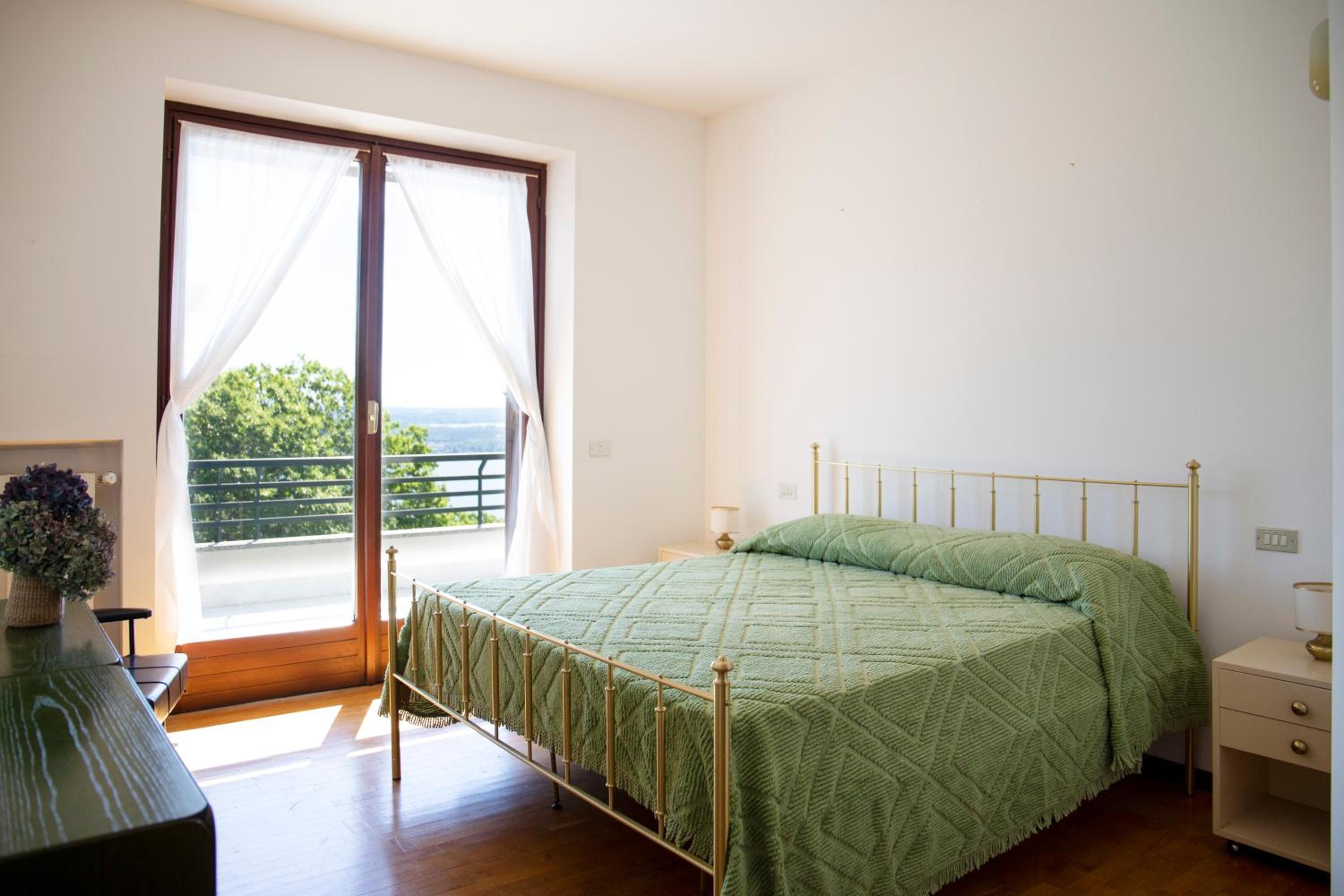 PANORAMA - Apartment with terrace overlooking the Lake view 5