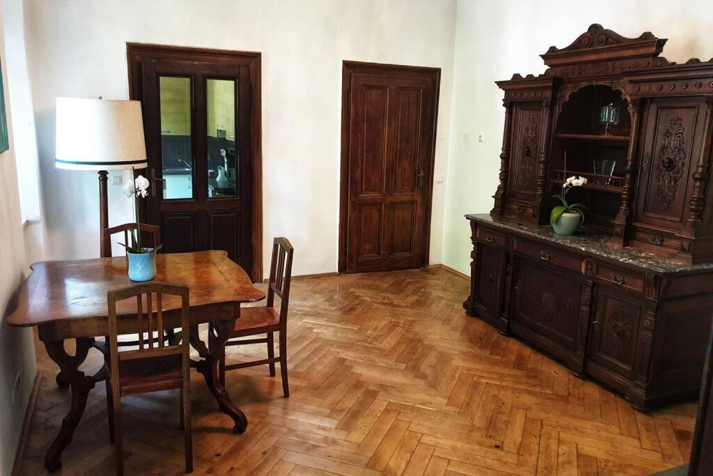 Alte Villa 400m2 Seegrund nur für euch - old villa with 400m2 beach just for you