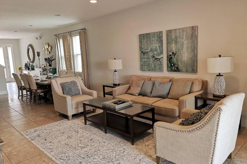 Luxurious Modern Villa near Disney with Theater, Pool and Spa in Encore Resort at Reunion