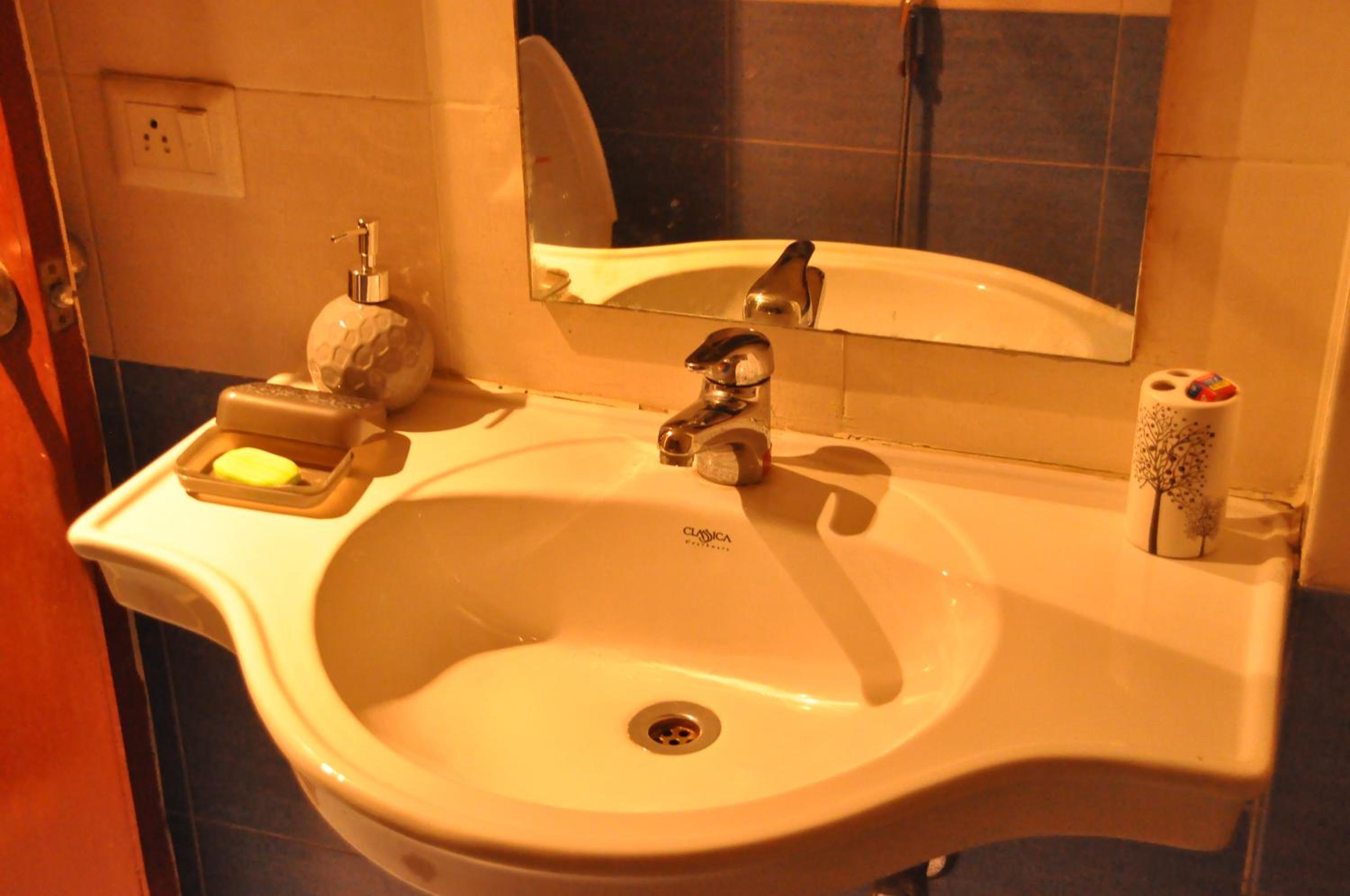 Luxurious Affordable Serviced Apt PariChowk/ExpoMart/Expressway Noida