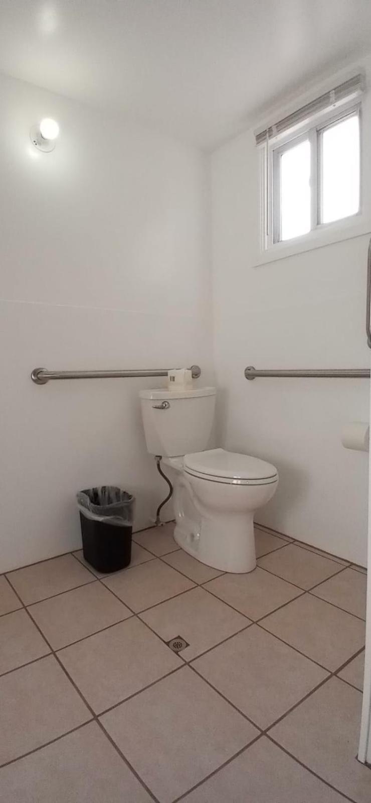 Budget Inn, Fotografia 19