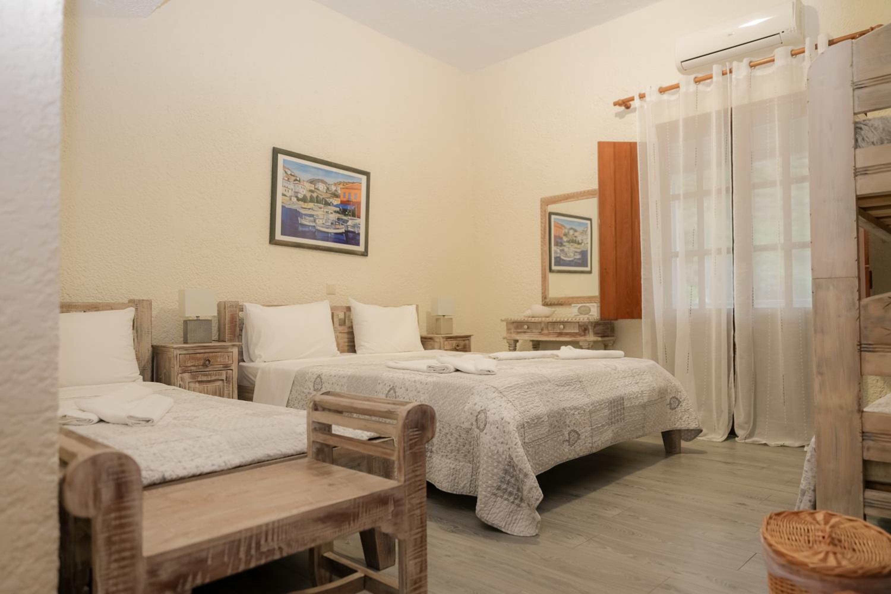Akrotiri B&B