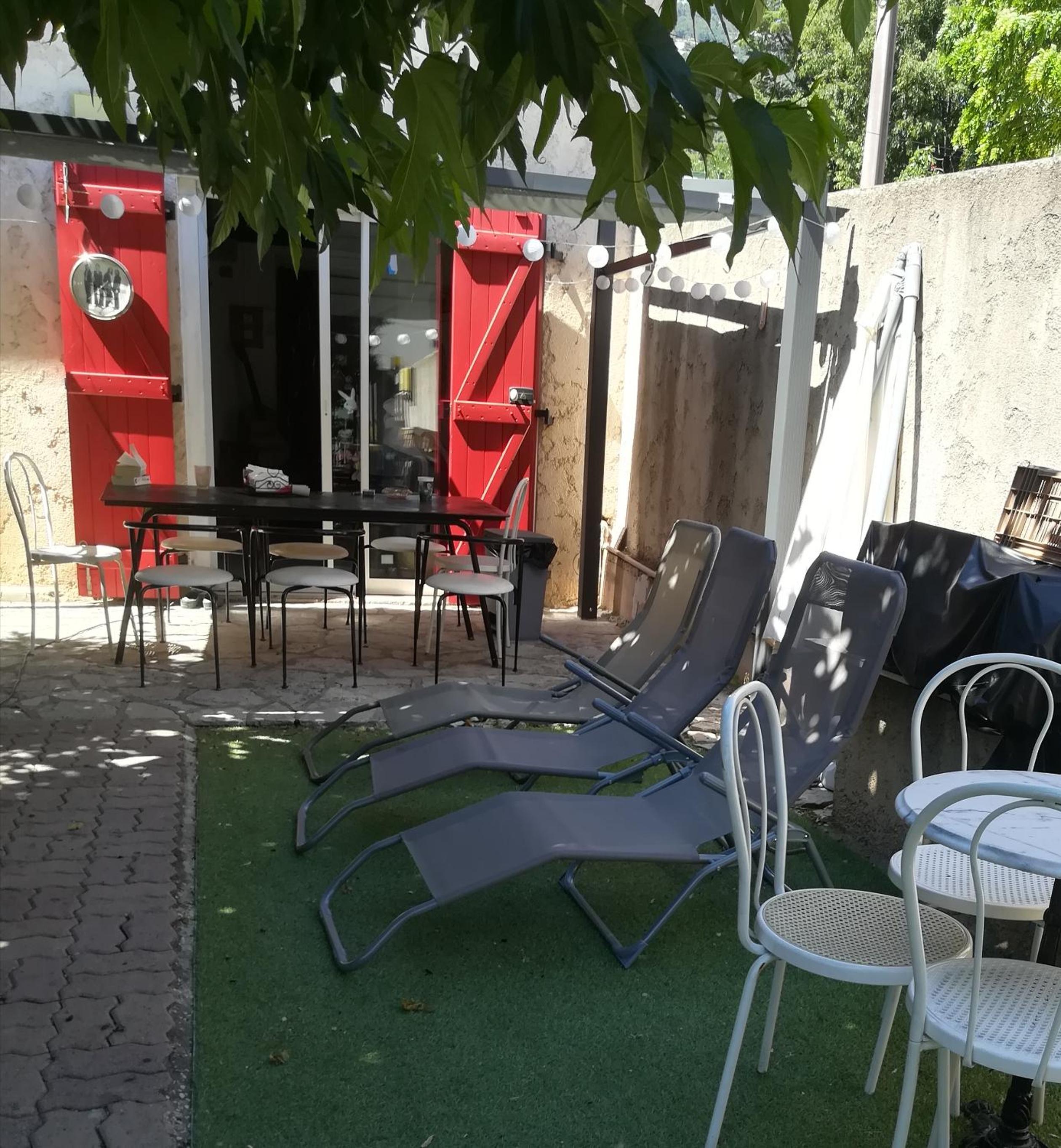 Photo 10