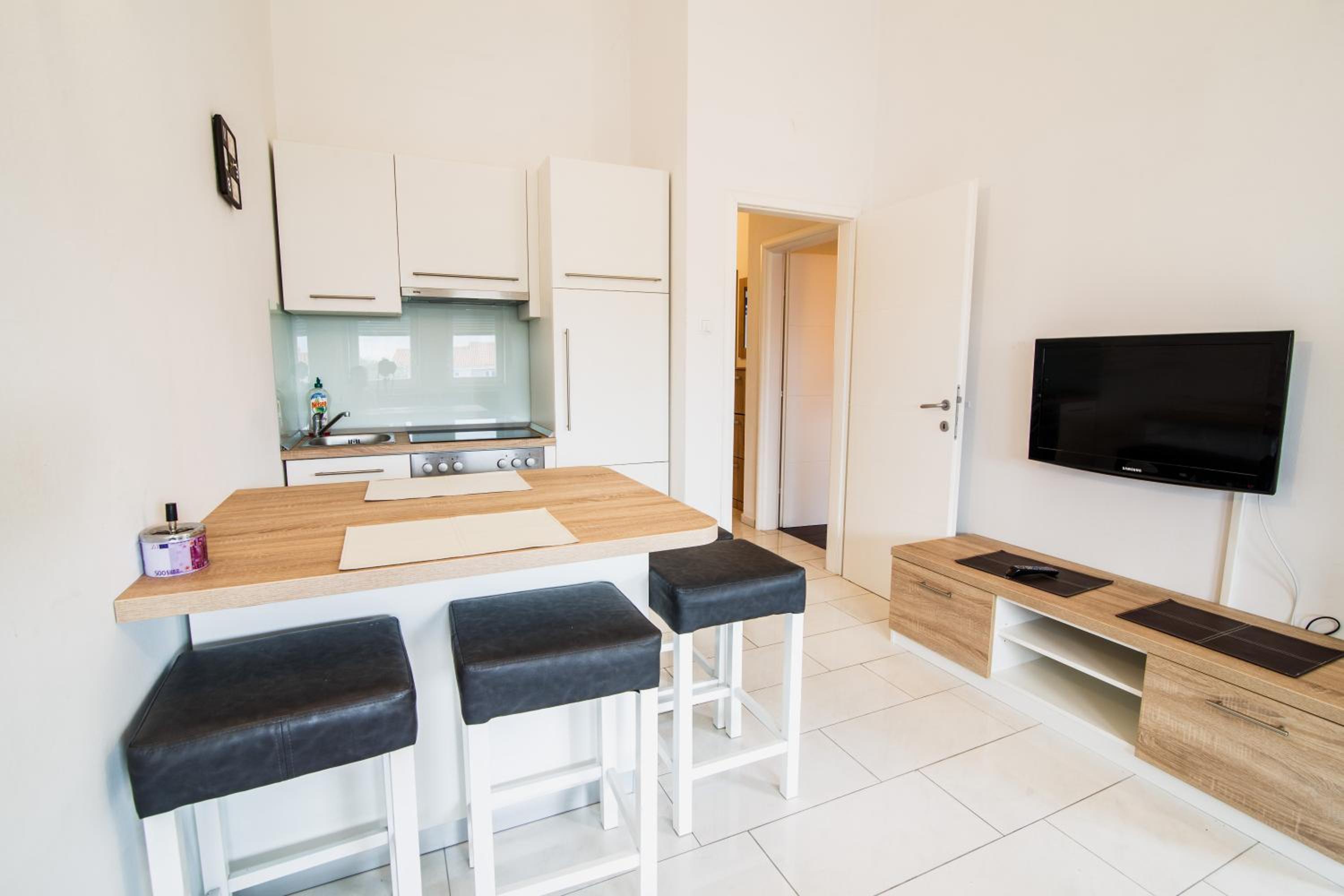 Central Apartment with Jacuzzi