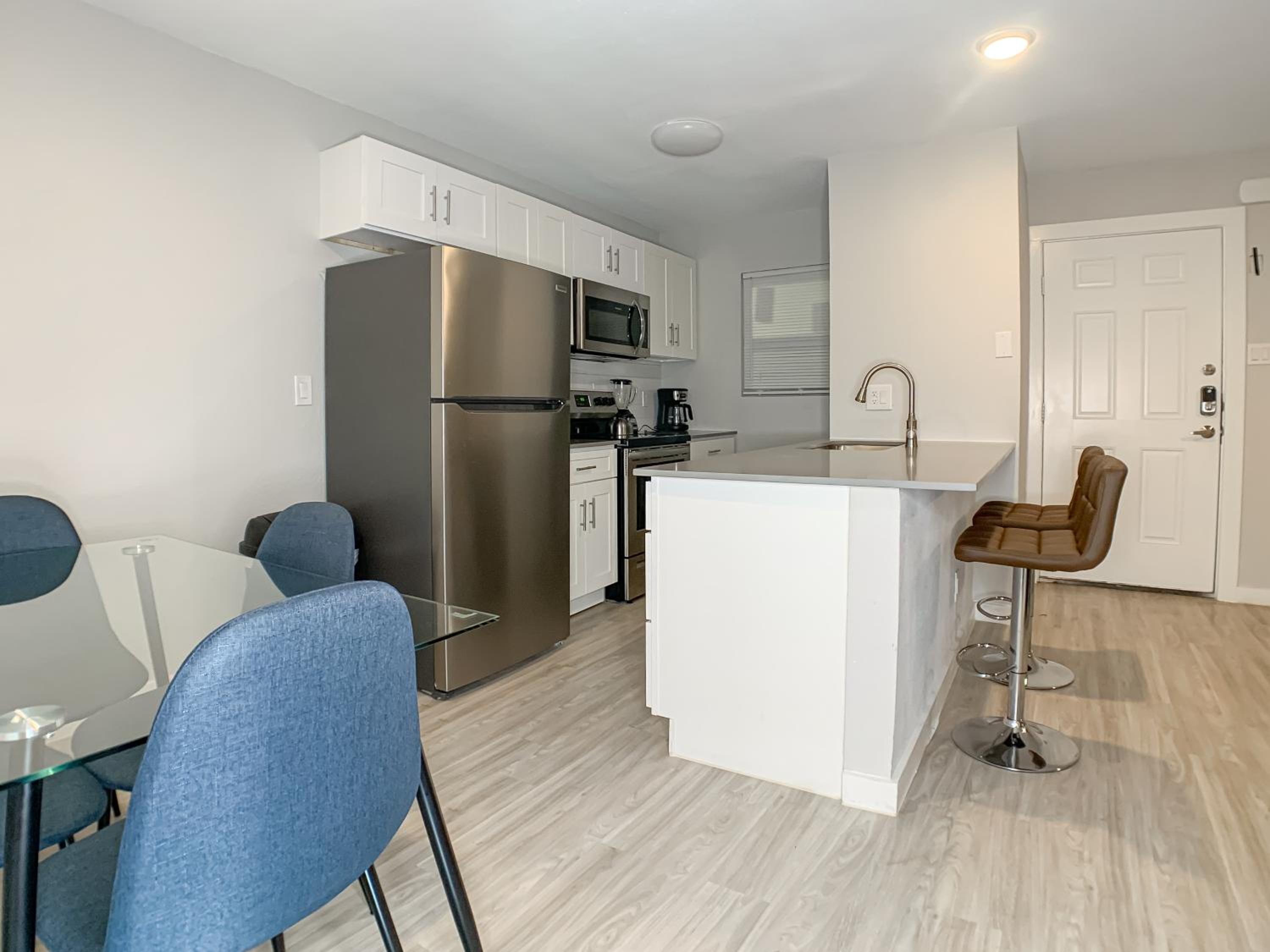 Evonify Stays - Brentwood - Fully Furnished Apartments view 5